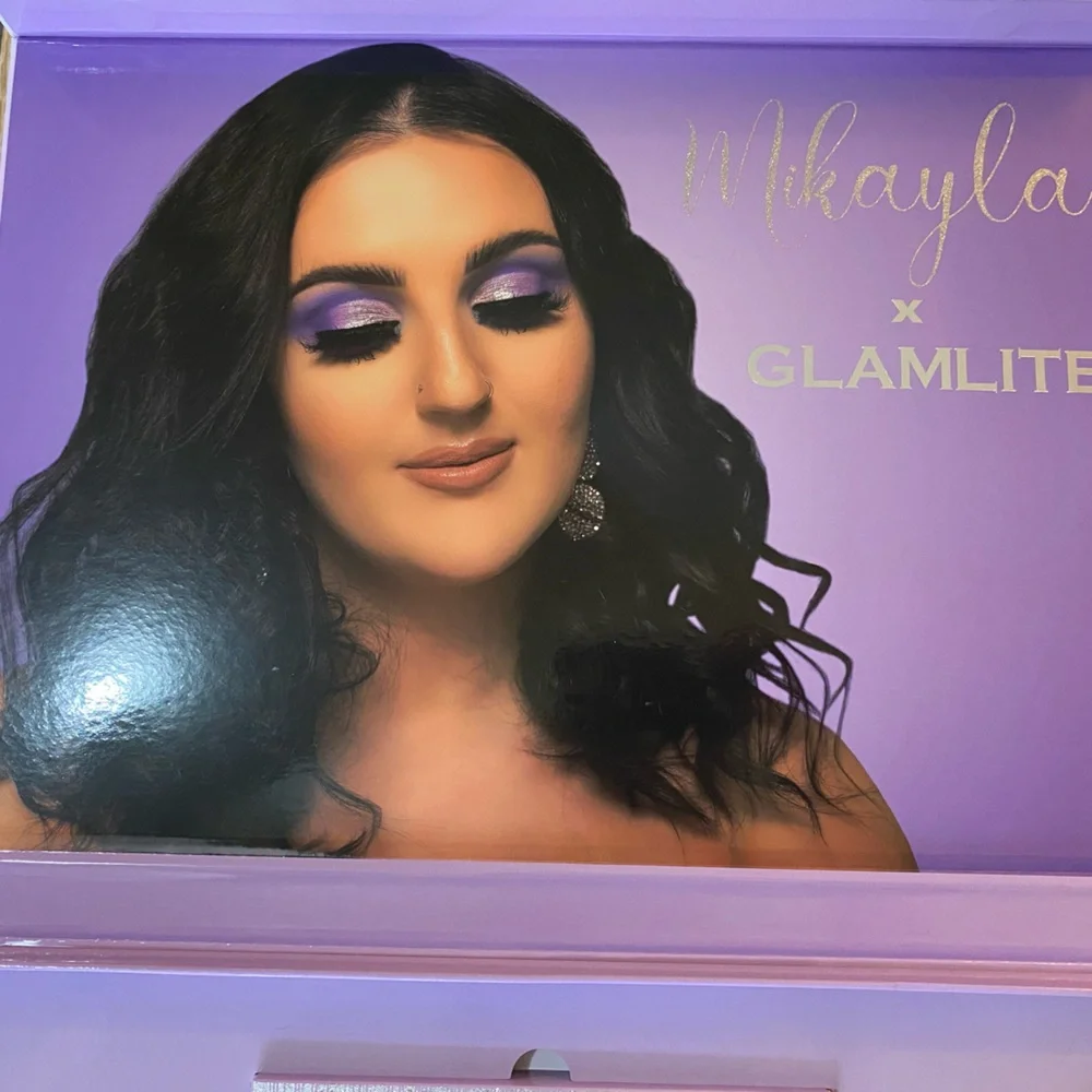 Mikayla Glamlite Make Up and Lashes Set - Picture 16 of 16